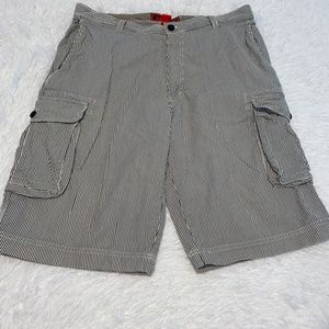 Striped Izod Cargo shorts in Excellent Condition